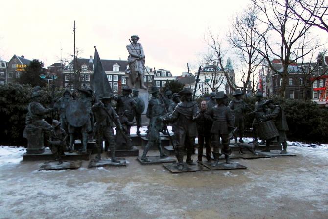 Foto: La Ronda de Noche convertida en esculturas - Amsterdam (North Holland), Países Bajos