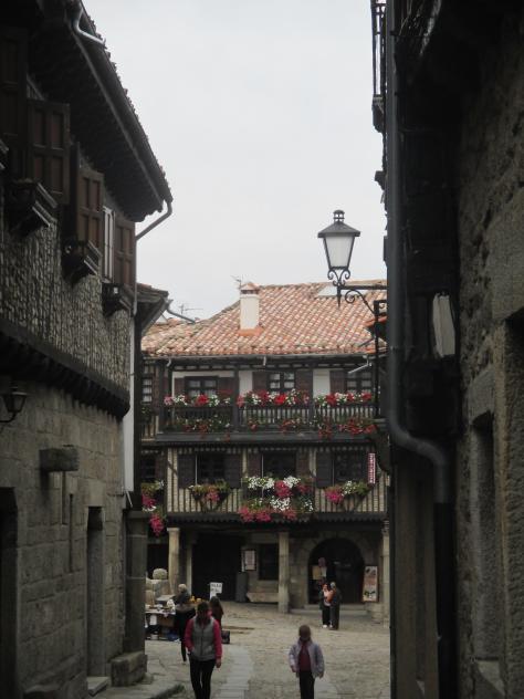 Foto: Calle que lleva a la Plaza Mayor - La Alberca (Salamanca), España