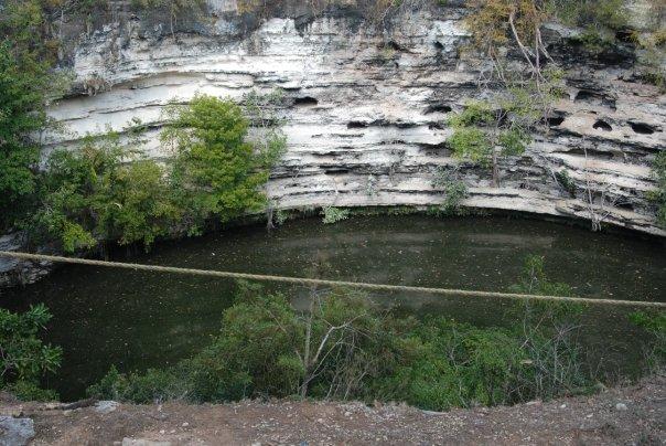 Foto: Cenote sagrado donde los Mayas realizaban sacrificios - Chichén-Itzá (Yucatán), México