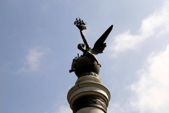 Foto: Parte superior del monumento a Villaamil - Castropol (Asturias), España