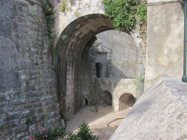 Foto: Arcos en el interior de la fortaleza - Cascais (Lisbon), Portugal