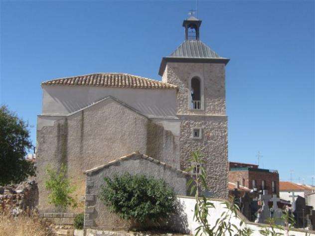 Foto: El cementerio de la localidad está adosado a la iglesia - Pozo de Almoguera (Guadalajara), España