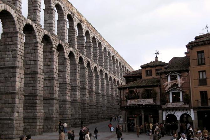 Foto: Impresionante la magnitud del acueducto - Segovia (Castilla y León), España