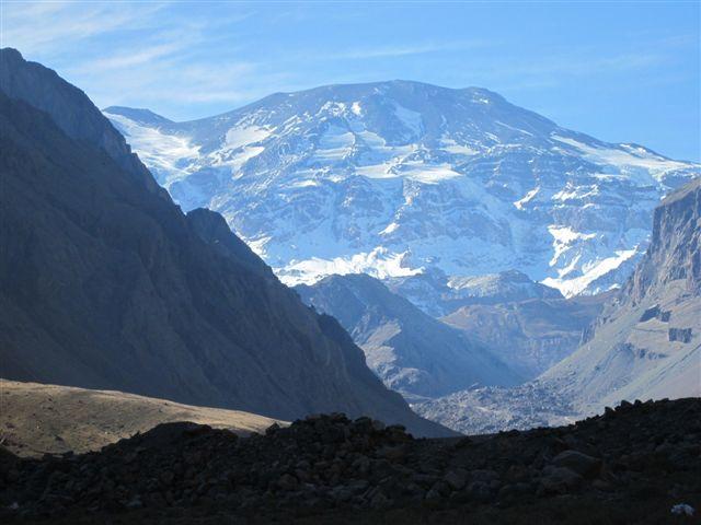 Foto: Precordillera y detrás los Andes Nevados - San José de Maipo (Región Metropolitana), Chile
