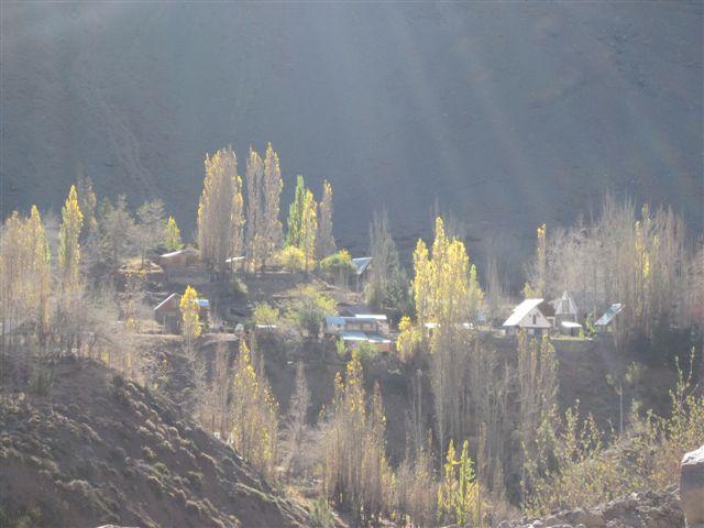 Foto: Preciosa luz iluminando las casas - San José de Maipo (Región Metropolitana), Chile