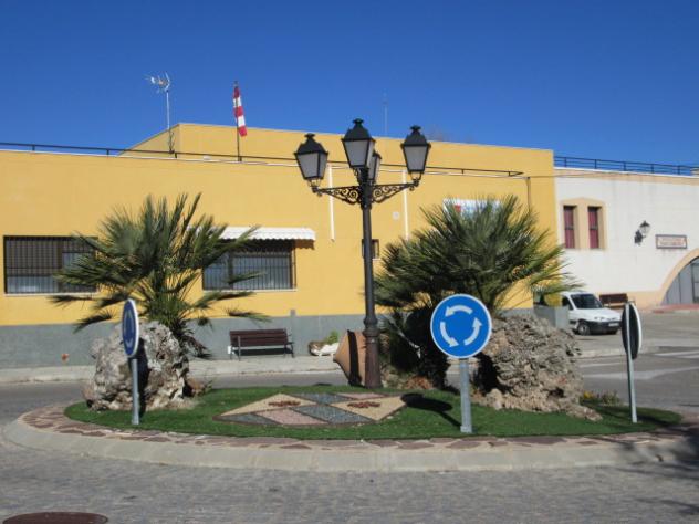 Foto: Rotonda con el escudo de la localidad - Brea de Tajo (Madrid), España