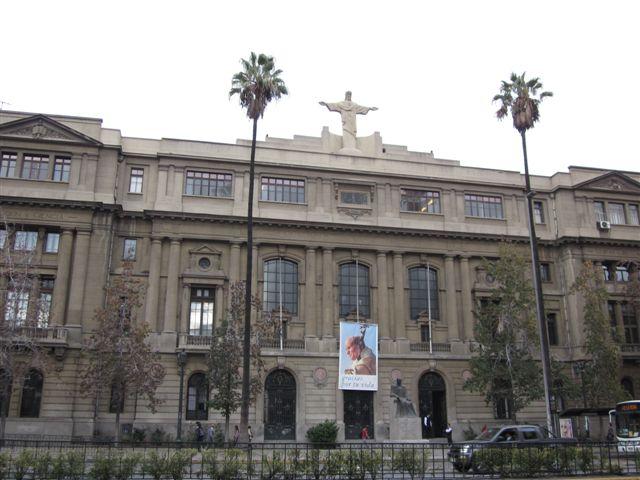 Foto: Fachada de la Universidad  Católica - Santiago (Región Metropolitana), Chile