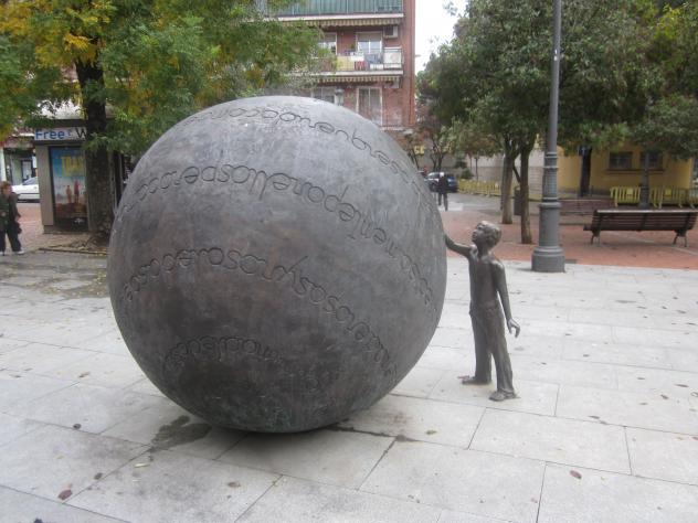 Foto: Escultura El buzón de las palabras en Carabanchel - Madrid (Comunidad de Madrid), España