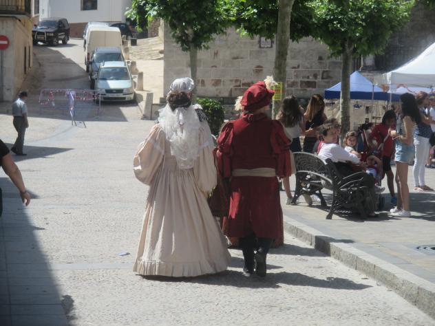 Foto: Personajes ataviados de época en la feria renacentista - Móndejar (Guadalajara), España