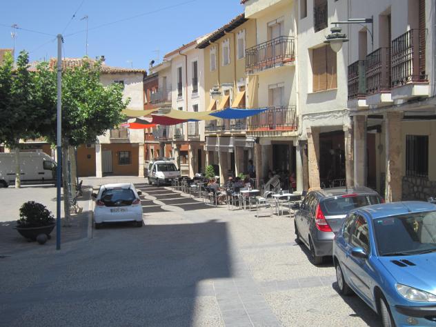 Foto: La plaza Mayor vista desde la iglesia - Móndejar (Guadalajara), España