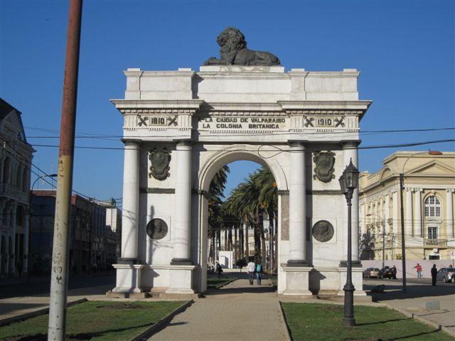 Foto: Arco construido por la colonia británica - Valparaíso, Chile