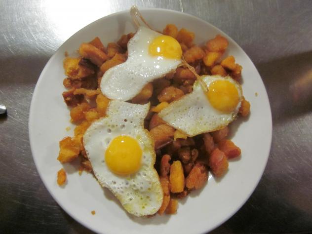 Foto: Tapa típica: migas con huevos de codorniz - Almoguera (Guadalajara), España