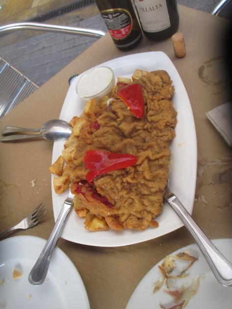 Foto: Plato típico asturiano cachopo - Candás (Asturias), España