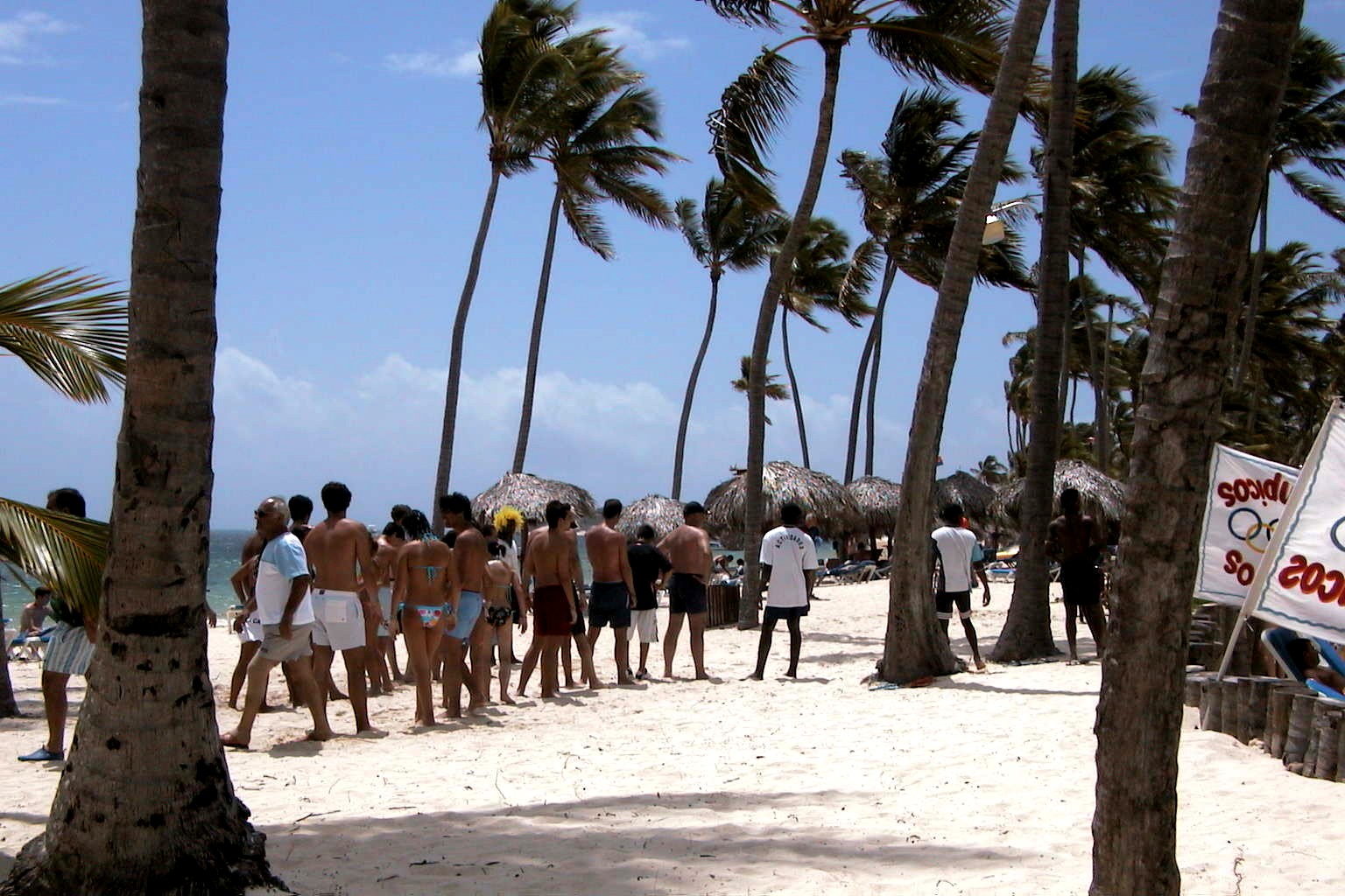 Foto: Animadores organizando juegos en la playa - Punta Cana (La Altagracia), República Dominicana