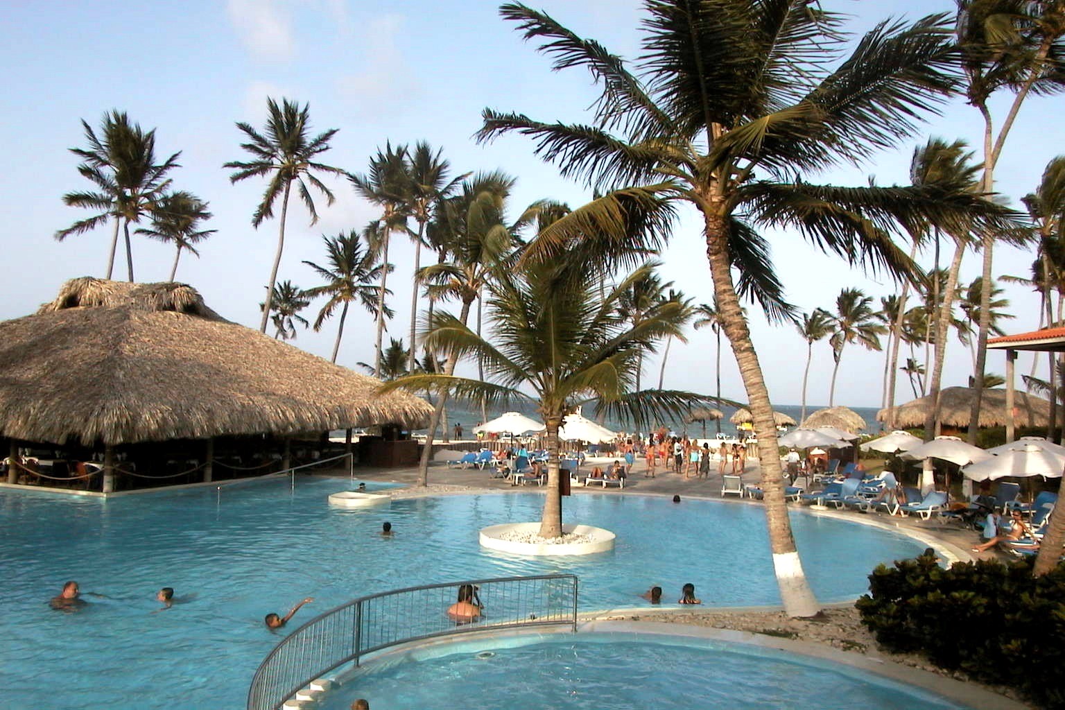 Foto: Bar húmedo en la piscina del hotel - Punta Cana (La Altagracia), República Dominicana