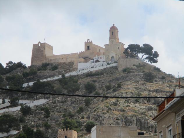 Foto: Camino del calvario que lleva a lo alto del santuario - Cullera (València), España