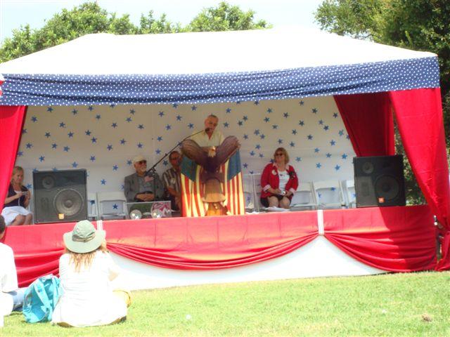 Foto: El creador de comics Stan Lee dando una conferencia en la Malaga Cove School - Palos Verdes (California), Estados Unidos