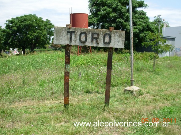 Foto: Estacion Toro - Presidente Derqui (Buenos Aires), Argentina
