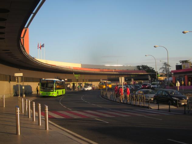 Foto: Exterior de la Terminal 2 del aeropuerto Adolfo Suárez - Barajas (Madrid), España