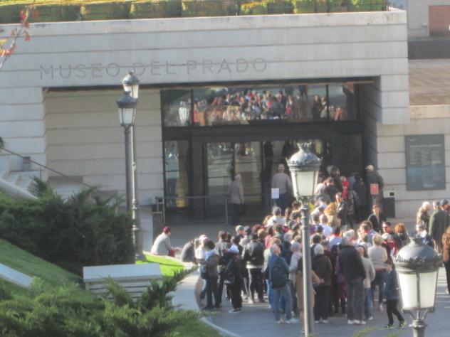 Foto: Cola de visitantes para acceder al Museo del Prado - Madrid (Comunidad de Madrid), España