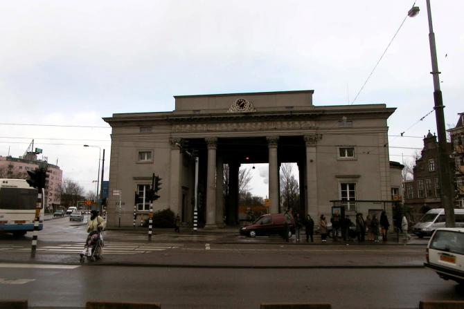 Foto: Acceso a la estación de trenes - Amsterdam (North Holland), Países Bajos
