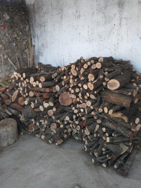 Foto: La leña fuente de calor indispensable - Mazuecos (Guadalajara), España