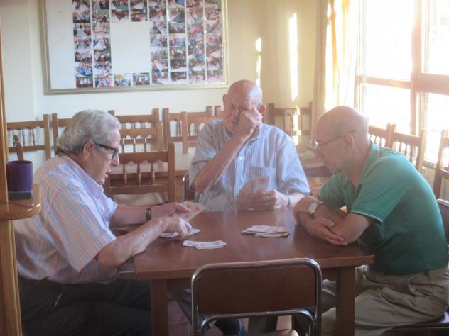 Foto: Partida de naipes en el bar de los jubilados - Mazuecos (Guadalajara), España
