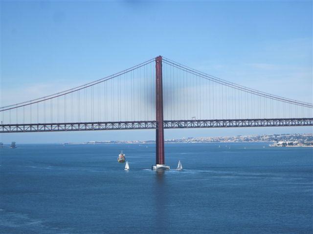 Foto: Puente 25 de abril - Almada (Lisbon), Portugal