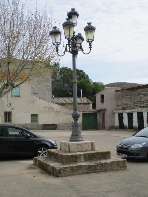 Foto: Farola en la plaza de los Toros - Albares (Guadalajara), España