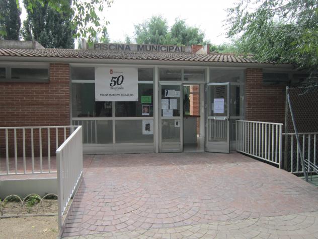 Foto: La piscina municipal - Albares (Guadalajara), España
