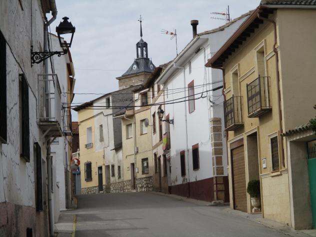Foto: Calle del municipio - Albares (Guadalajara), España