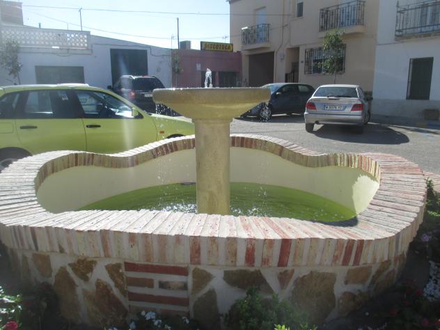 Foto: Fuente en la plaza - Driebes (Guadalajara), España