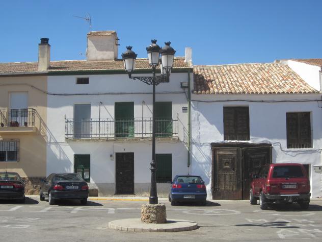 Foto: Vista de la plaza - Driebes (Guadalajara), España