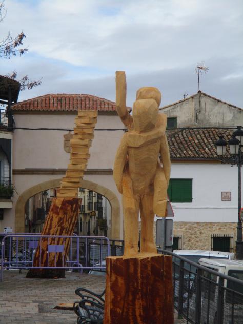 Foto: Esculturas en pinos  talados. - Móndejar (Guadalajara), España