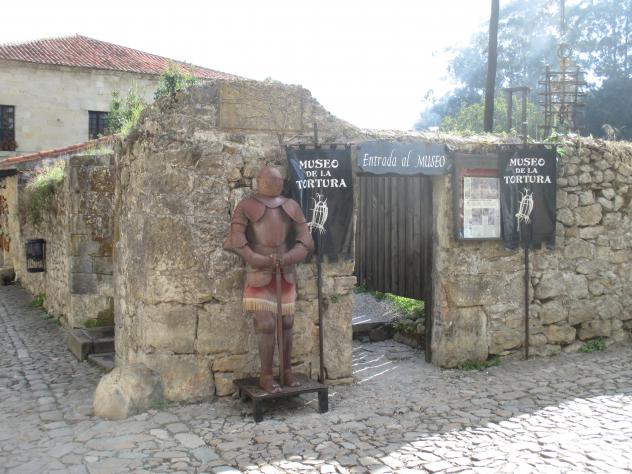 Foto: Entrada al Museo de la Tortura - Santillana del Mar (Cantabria), España