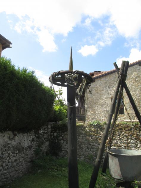 Foto: Instrumentos de tortura en el museo homónimo - Santillana del Mar (Cantabria), España