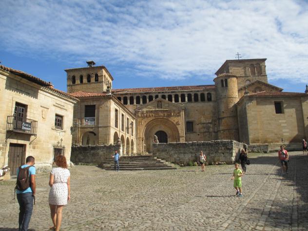 Foto: La preciosa Colegiata - Santillana del Mar (Cantabria), España