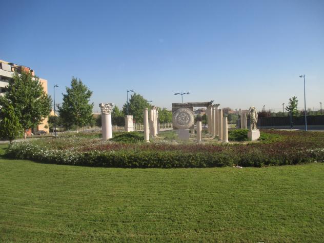 Foto: Rotonda con esculturas - Leganés (Madrid), España