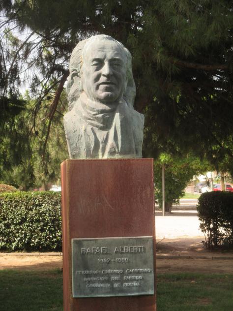 Foto: Busto del poeta Rafael Alberti - Leganés (Madrid), España