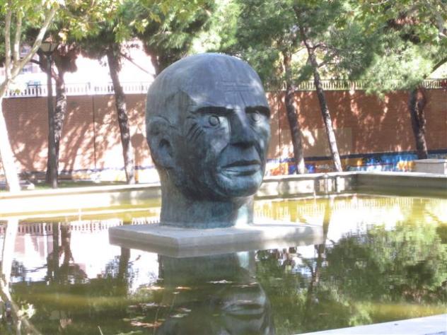 Foto: Busto de Picasso en el parque homónimo - Leganés (Madrid), España