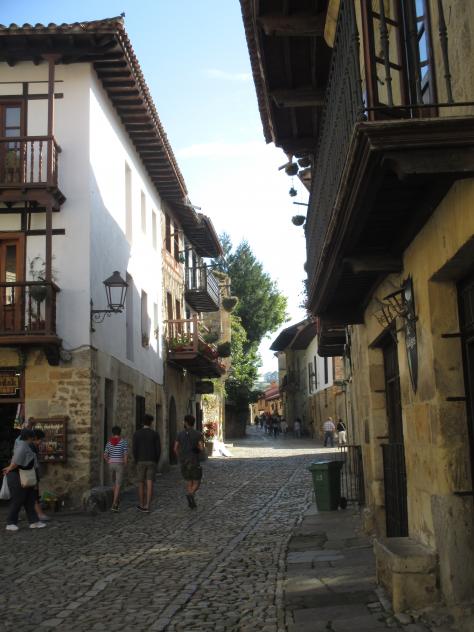 Foto: Calles de la encantadora localidad - Santillana del Mar (Cantabria), España