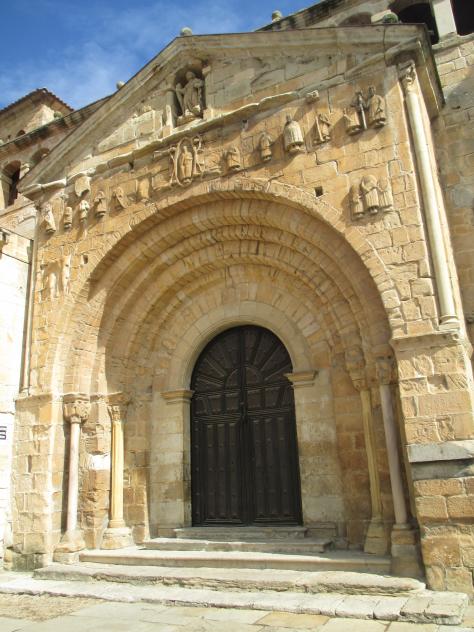 Foto: Portada de la Colegiata - Santillana del Mar (Cantabria), España