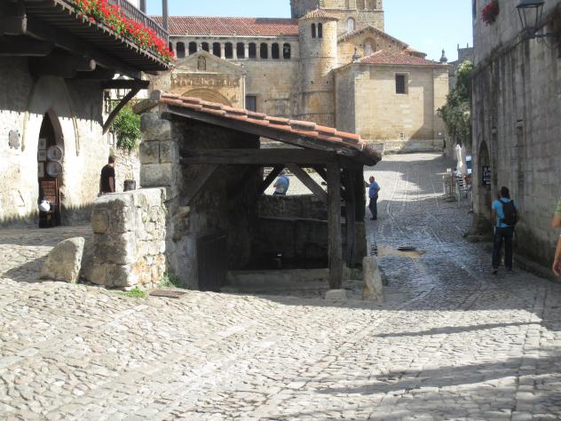 Foto: Antigüo lavadero, abrevadero y fuente - Santillana del Mar (Cantabria), España