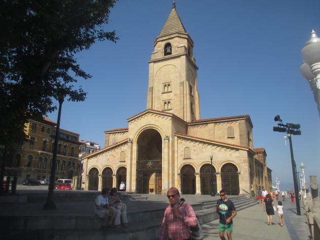 Foto: Iglesia de San Pedro Apóstol - Gijón (Asturias), España