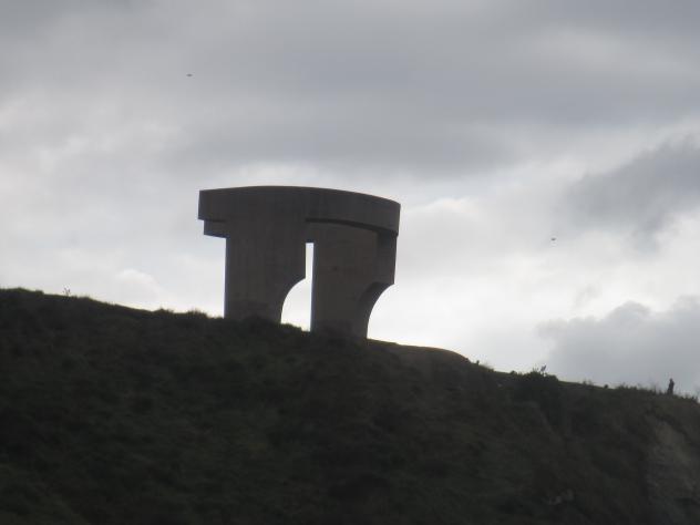 Foto: Elogio del horizonte escultura realizada por Chillida - Gijón (Asturias), España