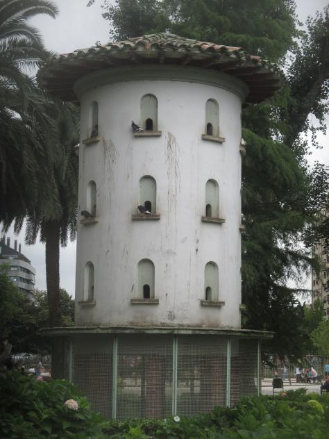 Foto: Palomar en el parque de Isabel la Católica - Gijón (Asturias), España