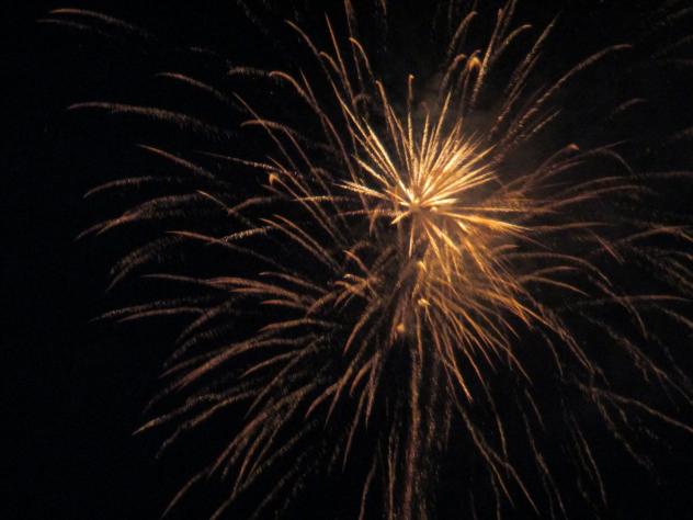 Foto: Fuegos artificiales clausurando las fiestas de la Virgen de la Paz - Mazuecos (Guadalajara), España