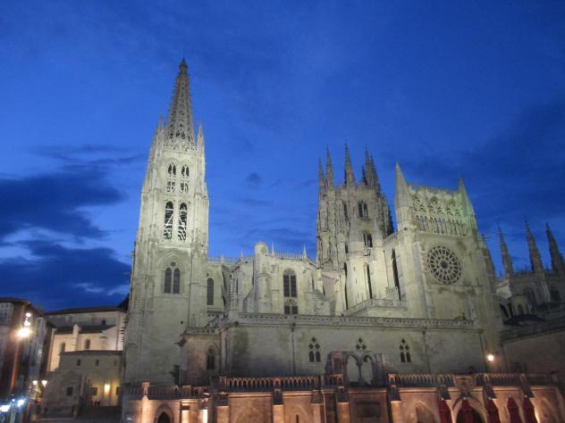 Foto: La preciosa catedral iluminada al atardecer - Burgos (Castilla y León), España