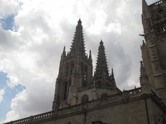 Foto: Nubes tras la catedral - Burgos (Castilla y León), España