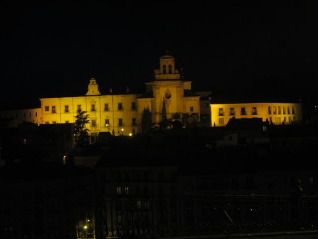 Foto: Vista nocturna de la ciudad baja - Cuenca (Castilla La Mancha), España
